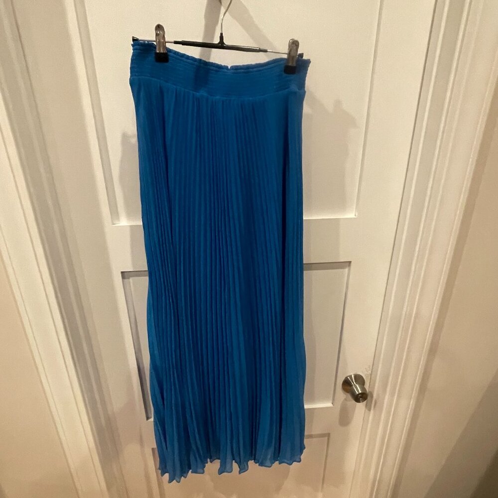 WHBM: NWOT - Micro-pleated Full-length Skirt - BLUE